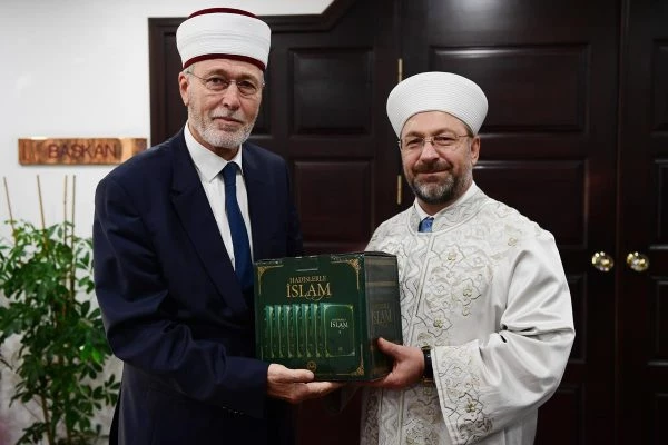 Που το πάει η Άγκυρα; Τούρκος Αρχιμουφτής: Να… τους γεμίσουμε με Τζαμιά!